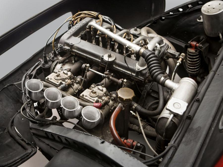 Моторный отсек Abarth OT 1300 1966 года  (фото 11 из 15)